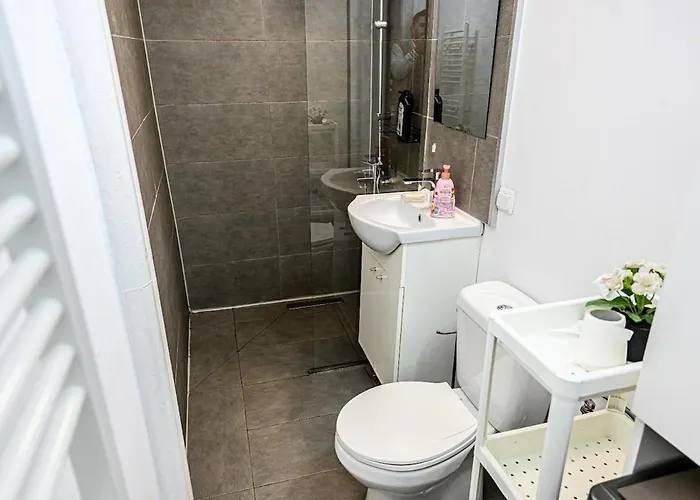 Modern - Gara De Nord *